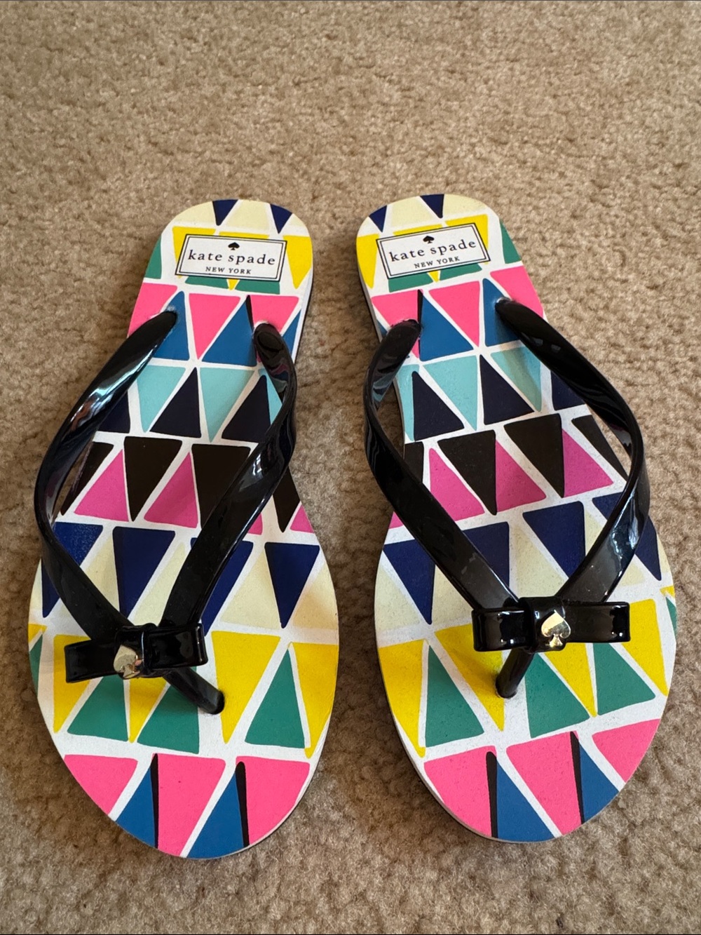 ♠️ KATE SPADE - Multi-Color Triangle Print Flip Flops - Size 7